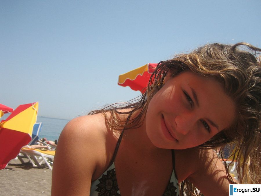 Girl having fun with a guy on vacation - shows her ass and chest. Part 2. Slide 35