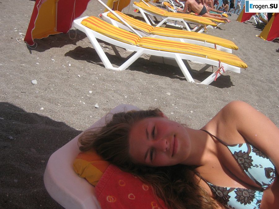 Girl having fun with a guy on vacation - shows her ass and chest. Part 2. Slide 37