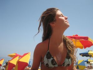 Girl having fun with a guy on vacation - shows her ass and chest. Part 2. Thumbnail 34