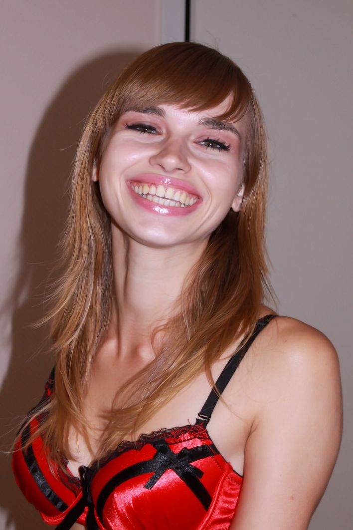 Natalia G in Beauty On Bed. Thumbnail 28