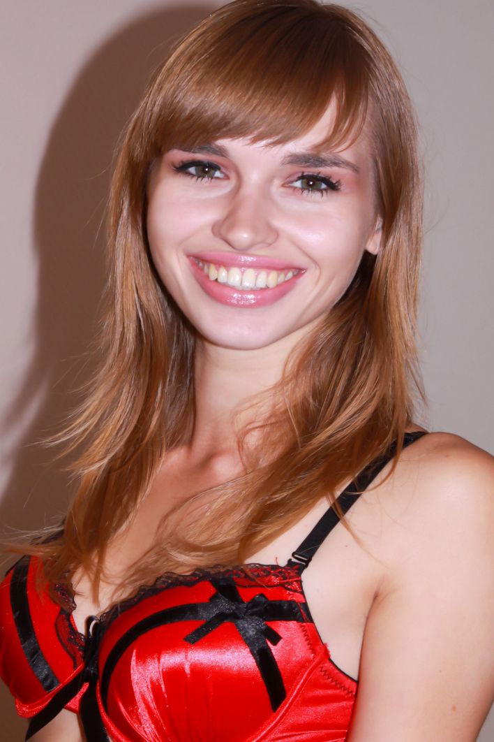 Natalia G in Beauty On Bed. Thumbnail 30