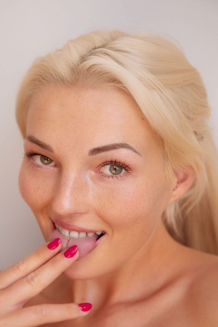 Lovita Fate in Sleek Ponytail. Миниатюра 32