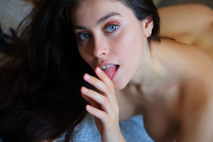 Foxy Alissa in Read Me. Миниатюра 13