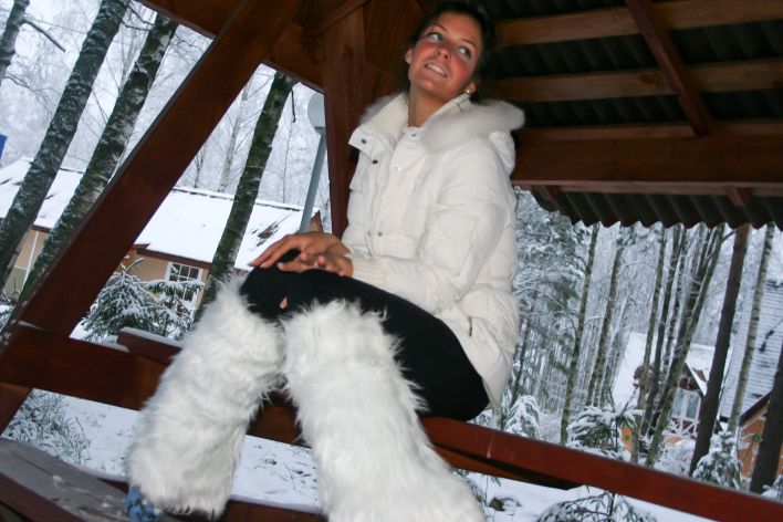 Isabella in Exhibitionist. Thumbnail 12