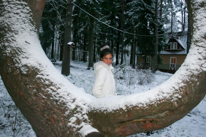 Isabella in Exhibitionist. Thumbnail 15