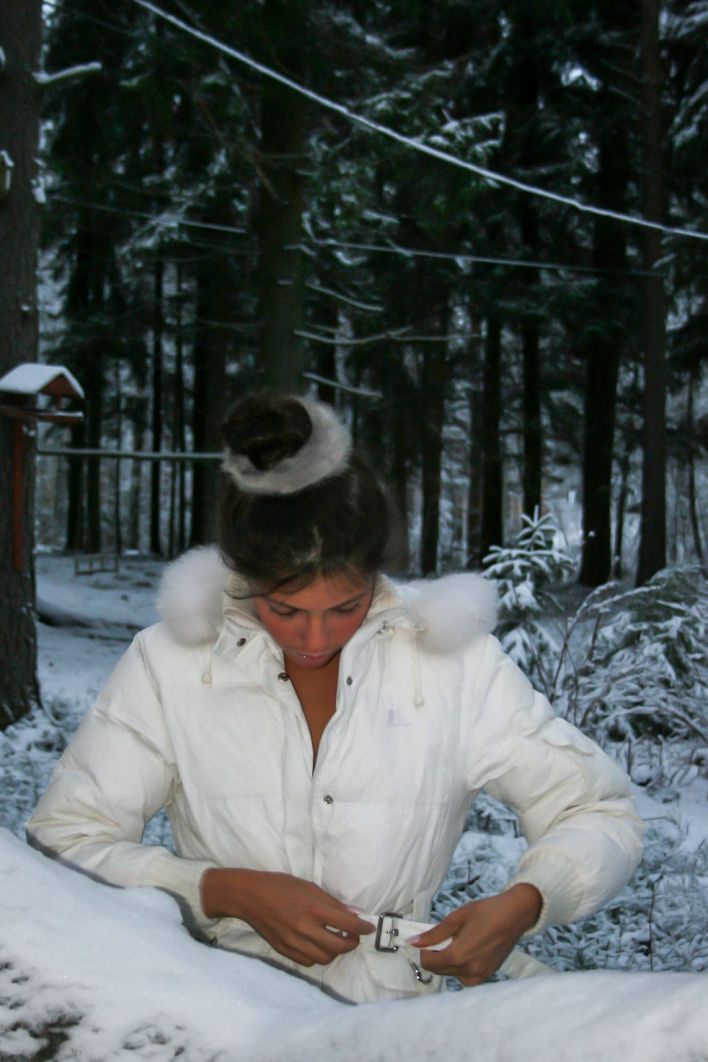Isabella in Exhibitionist. Thumbnail 23