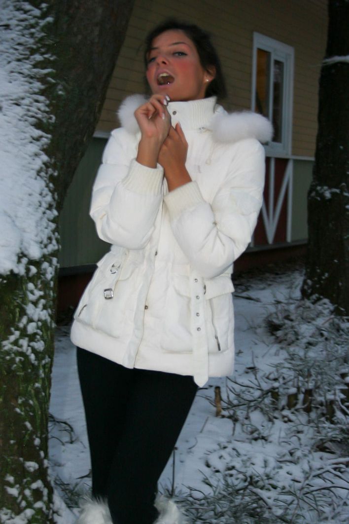 Isabella in Exhibitionist. Thumbnail 54