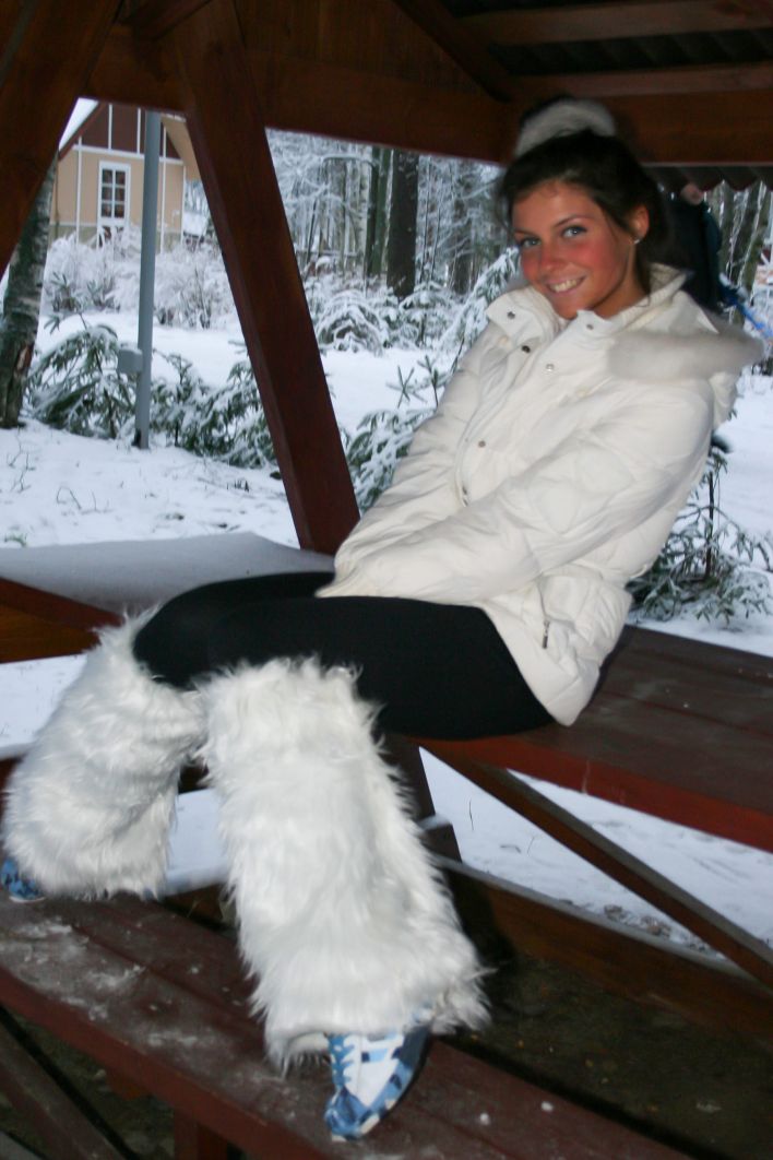 Isabella in Exhibitionist. Thumbnail 5