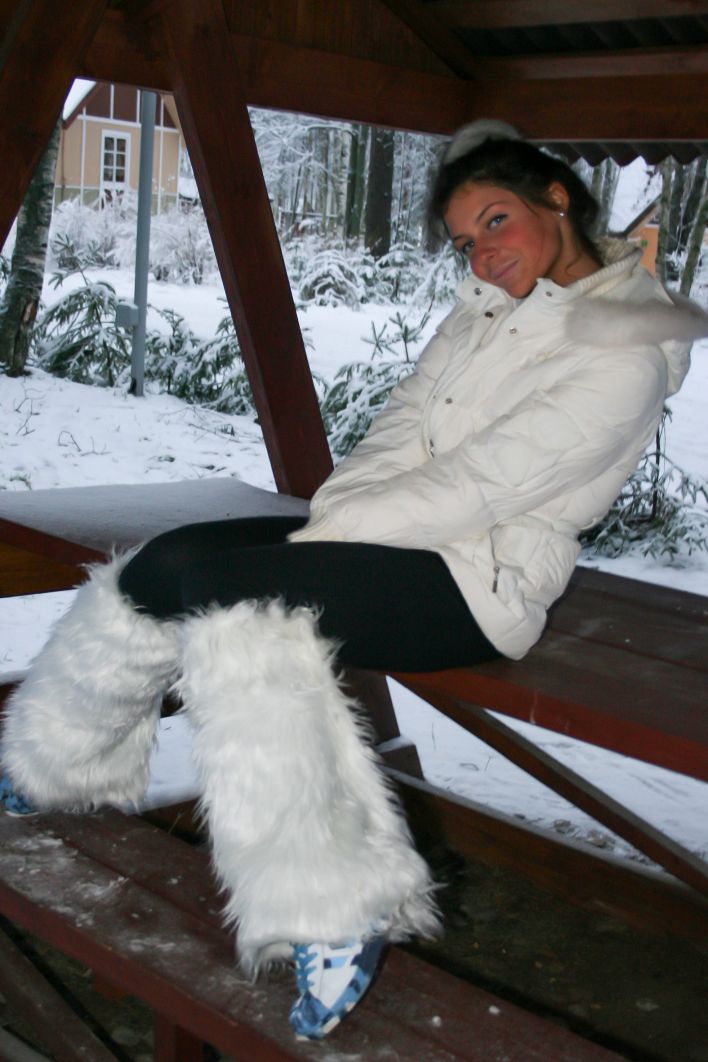 Isabella in Exhibitionist. Thumbnail 6