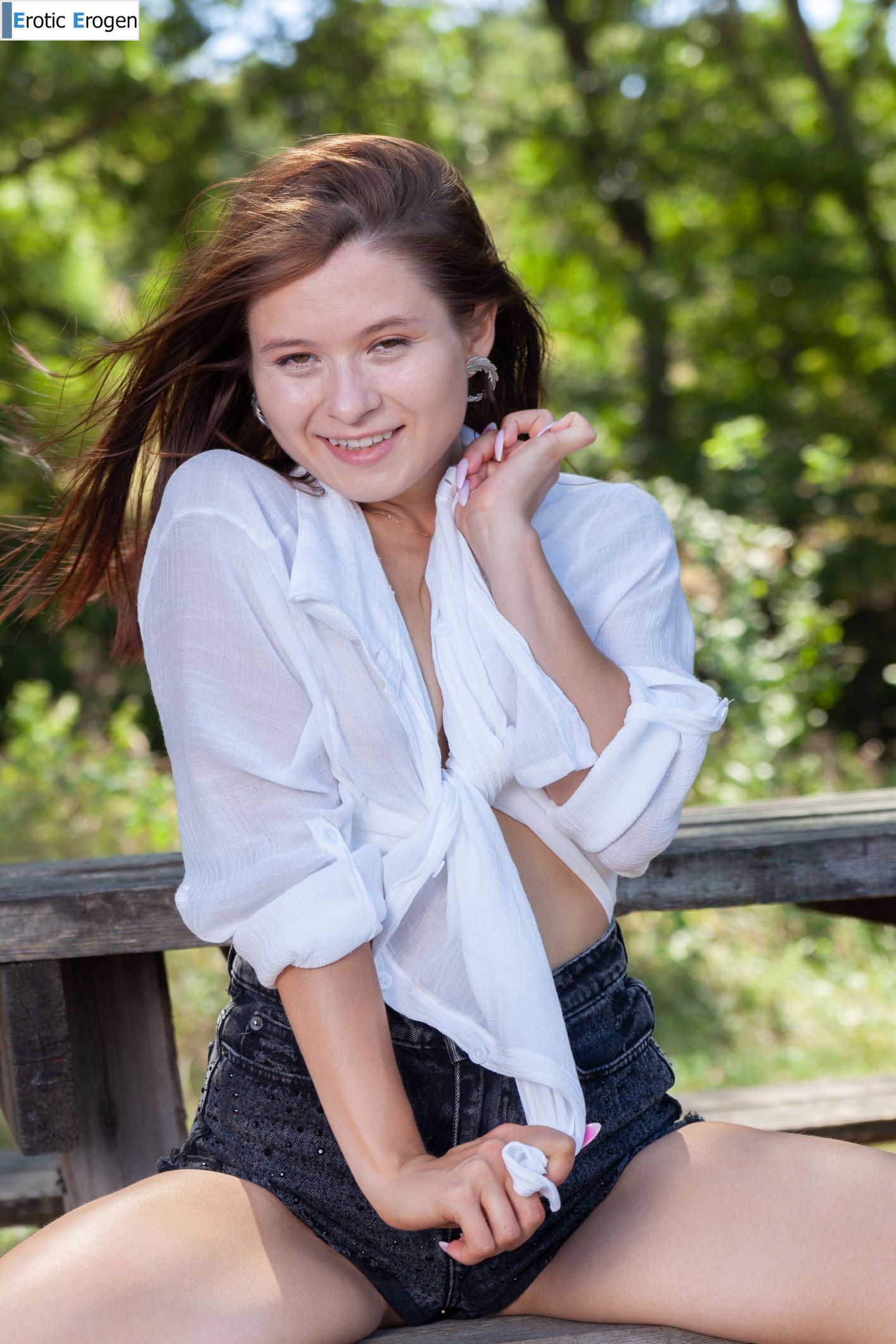Skye Bloom in Denim Shorts. Фото 9