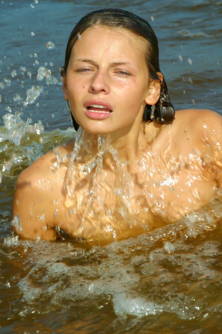 Tekla D in Splashing The Water. Миниатюра 11