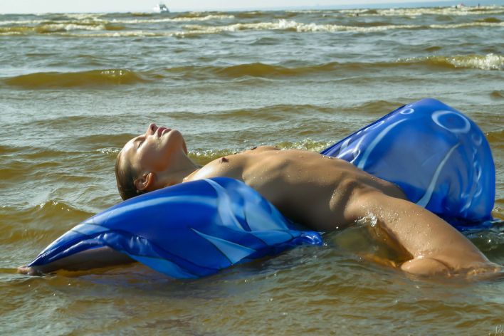 Tekla D in Splashing The Water. Миниатюра 36