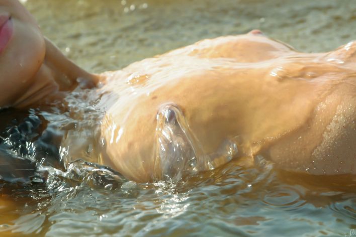 Tekla D in Splashing The Water. Миниатюра 37