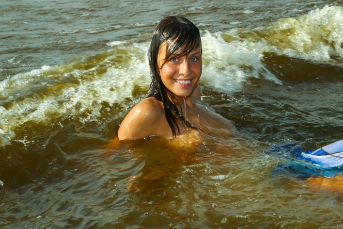 Tekla D in Splashing The Water. Миниатюра 5