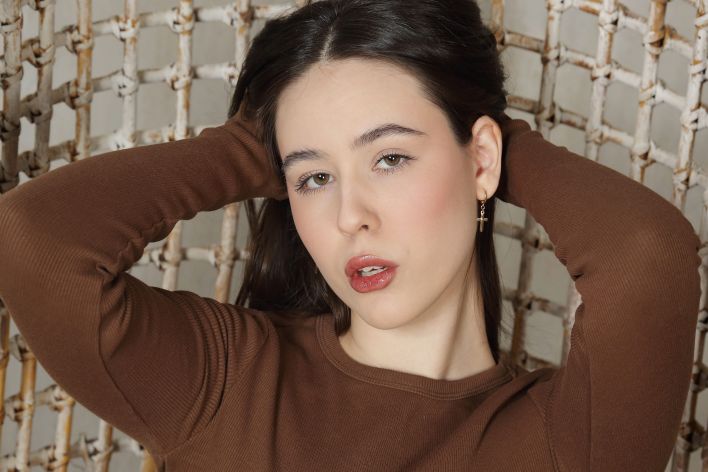 Emily Eliot in Please Myself. Миниатюра 3