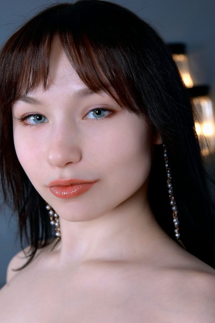 Leona Lace in Dressed In White. Миниатюра 2