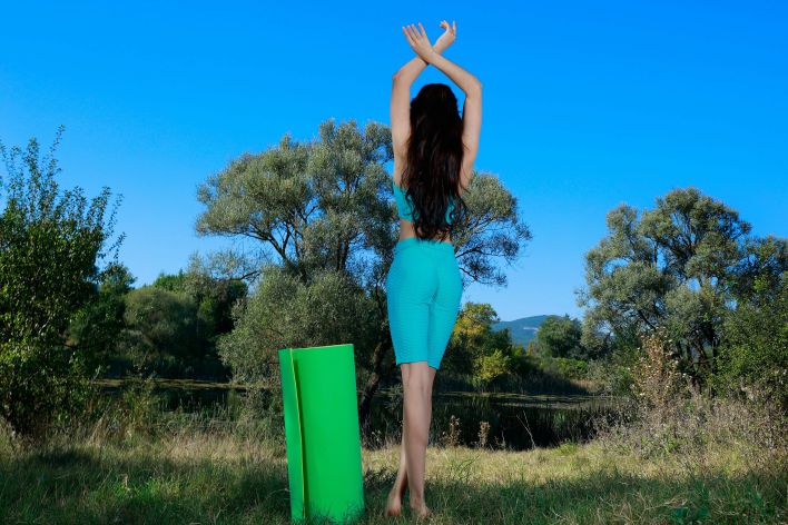 Mia Grandi in Wild Yoga. Миниатюра 4