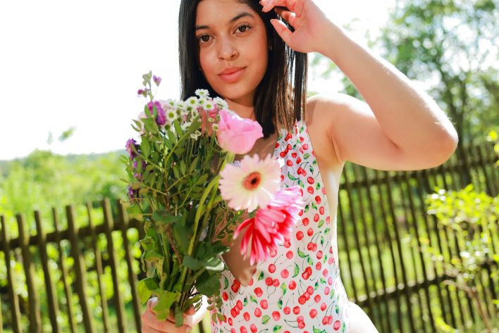 Gia Rosse in Outdoor Studio. Thumbnail 16