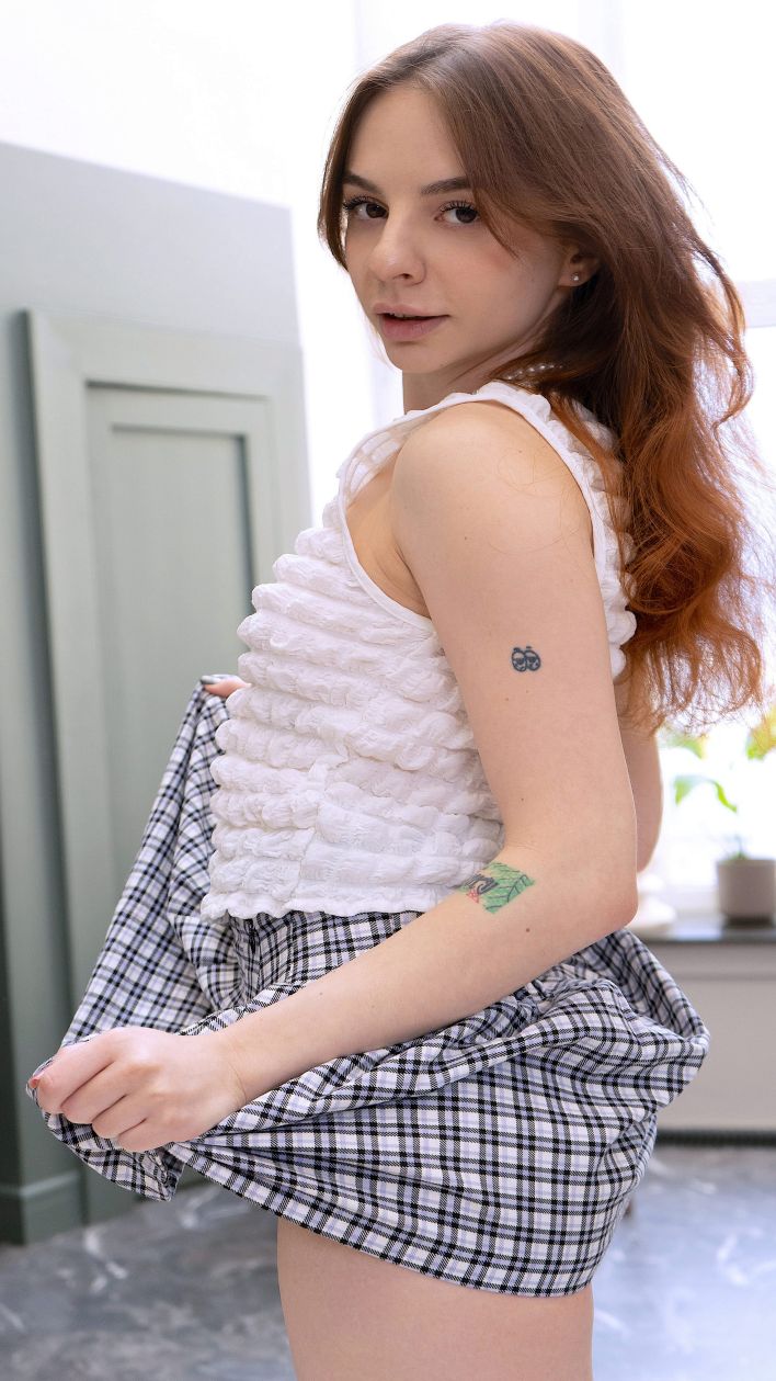 Lolli Babe in Hello Again. Миниатюра 2