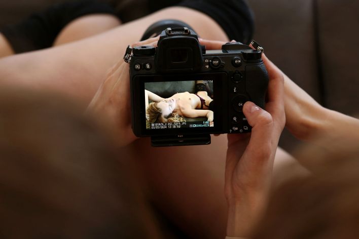 Galina A,Luna Art in Artist In Action. Thumbnail 31