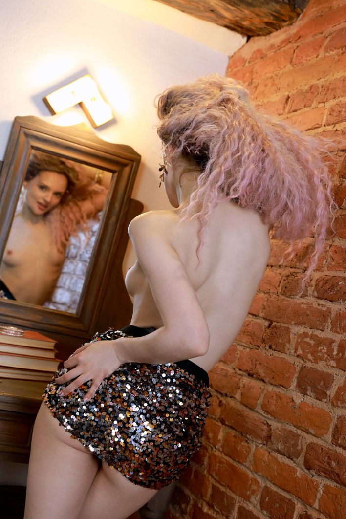 Lilith in Sexy Dress. Thumbnail 12