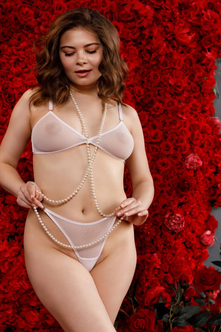 Kira Rami in Roses. Миниатюра 1