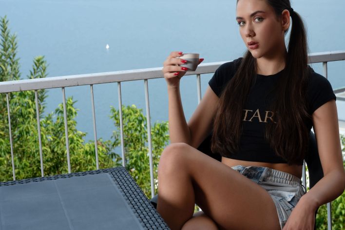 Vixi Rafi in Perfect Scenery. Thumbnail 1