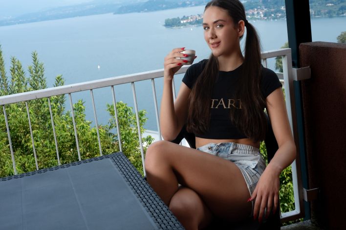 Vixi Rafi in Perfect Scenery. Thumbnail 2