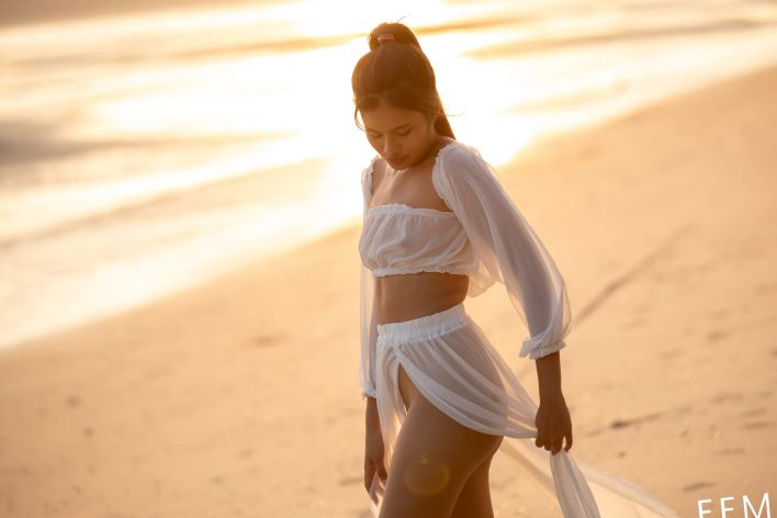 Bua in Sunset Sea. Thumbnail 1