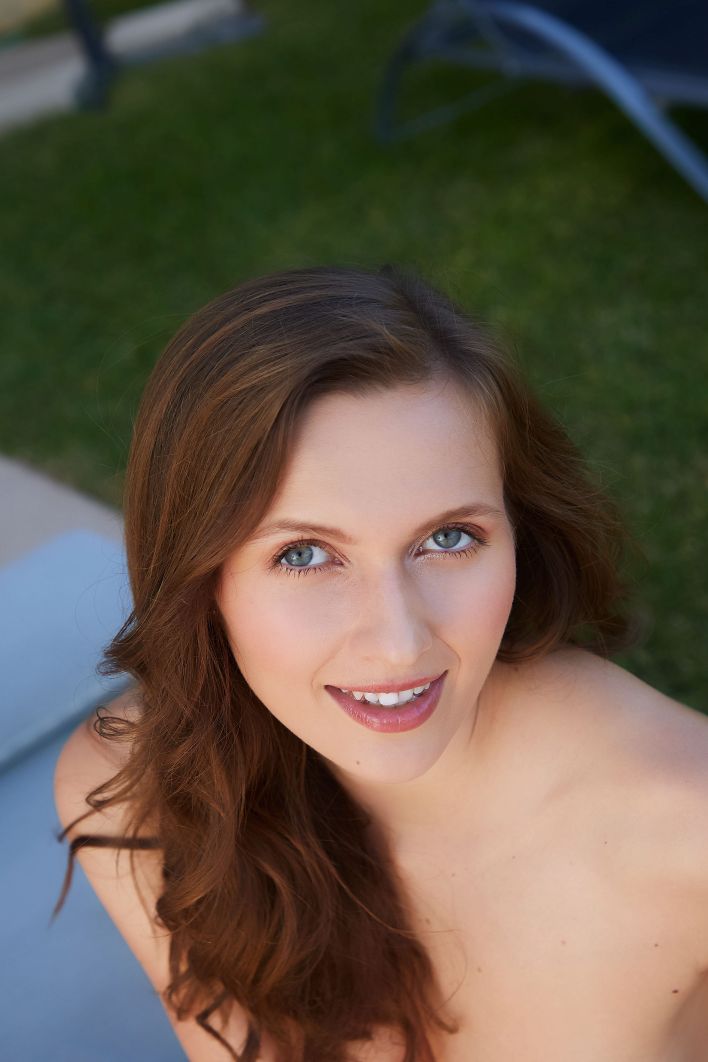 Stacy Cruz in Shubbery. Thumbnail 26