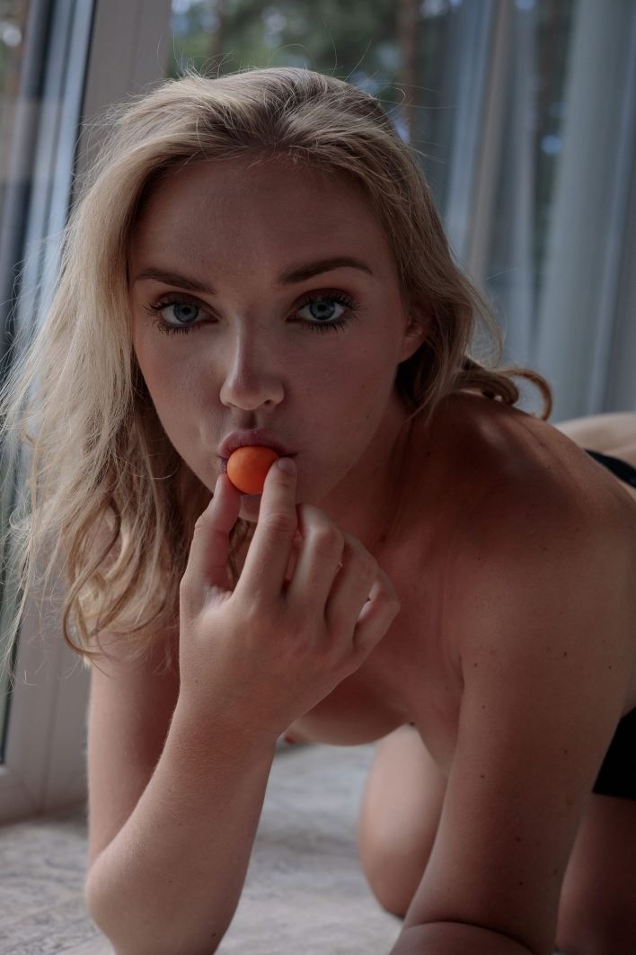 Oxana Chic in Dessert Delight. Thumbnail 38
