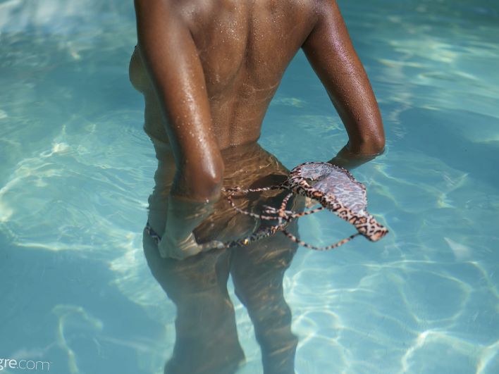 Katherina in Nude Resort Pool. Миниатюра 19