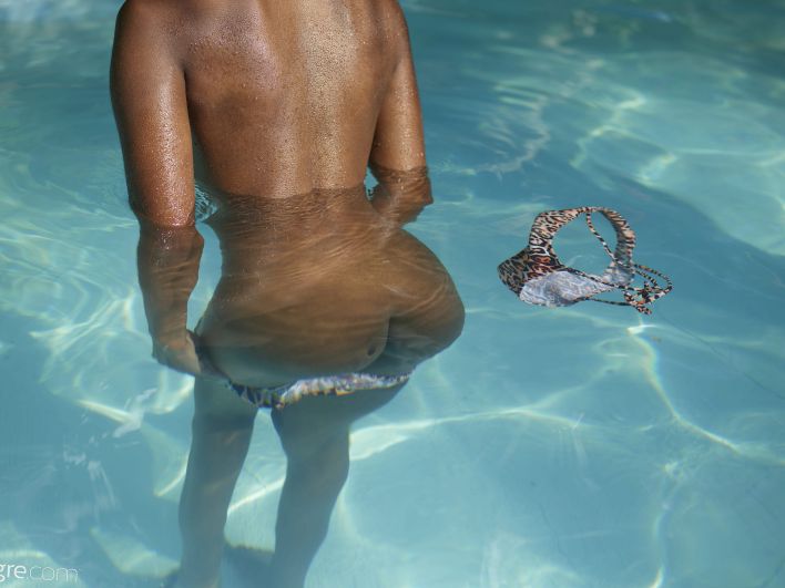 Katherina in Nude Resort Pool. Миниатюра 21