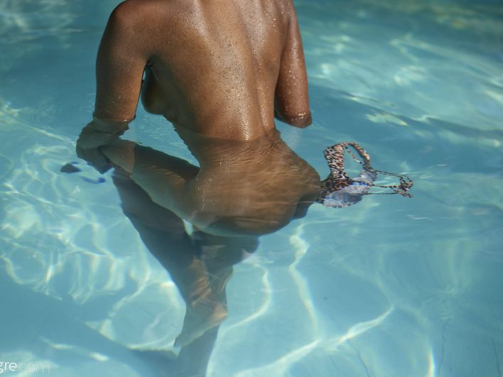 Katherina in Nude Resort Pool. Миниатюра 22