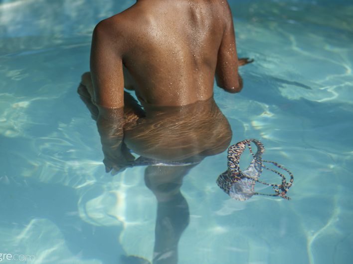 Katherina in Nude Resort Pool. Миниатюра 23