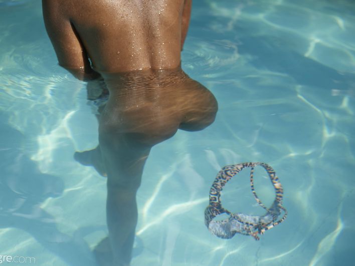 Katherina in Nude Resort Pool. Миниатюра 25