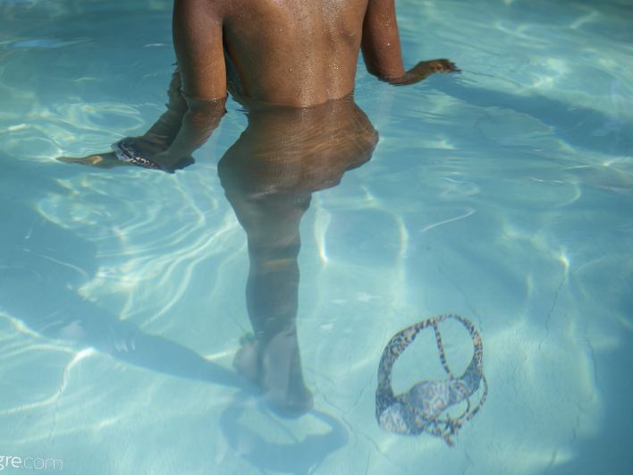 Katherina in Nude Resort Pool. Миниатюра 26
