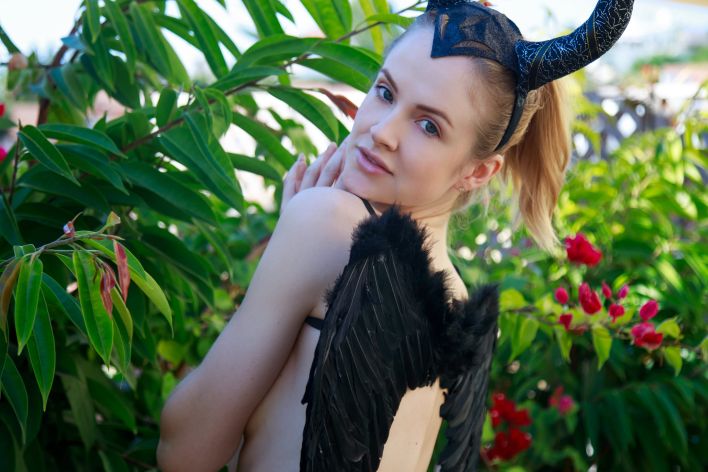Alice May in Aliceficenta. Thumbnail 7