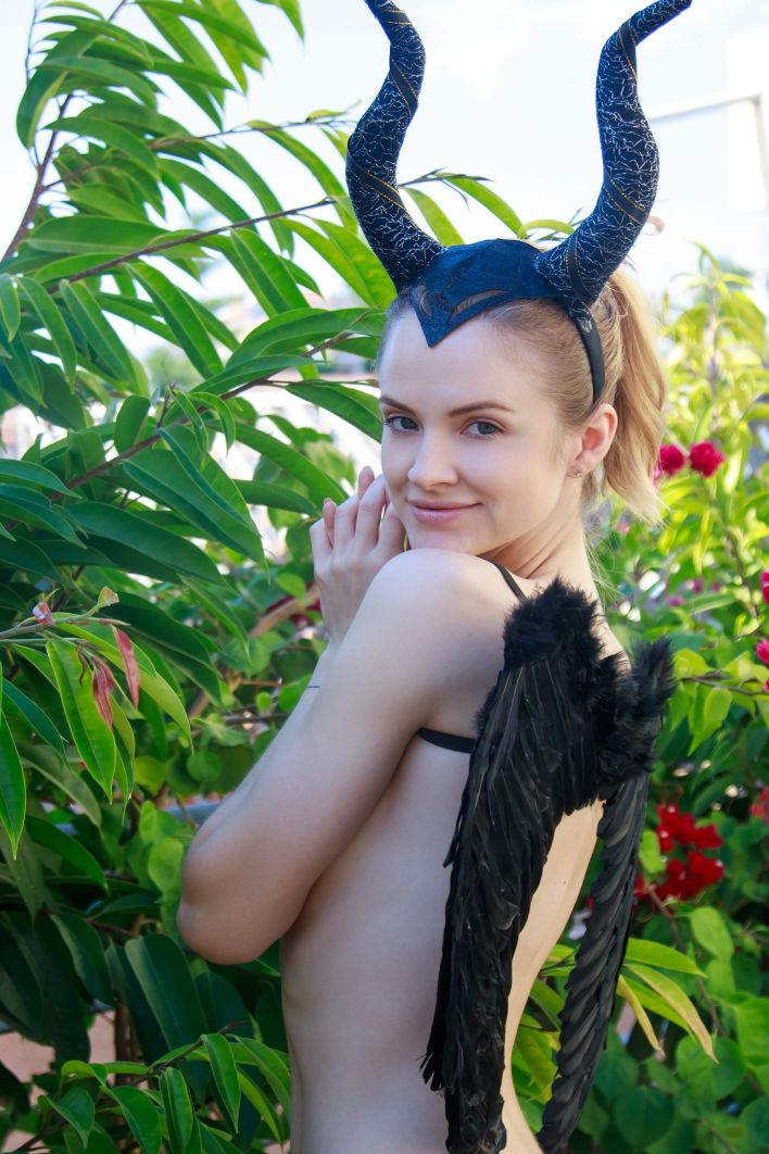 Alice May in Aliceficenta. Thumbnail 8