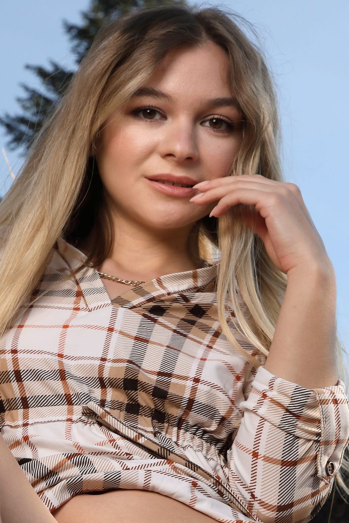 Stefani in Autumn's Last Chance. Миниатюра 17