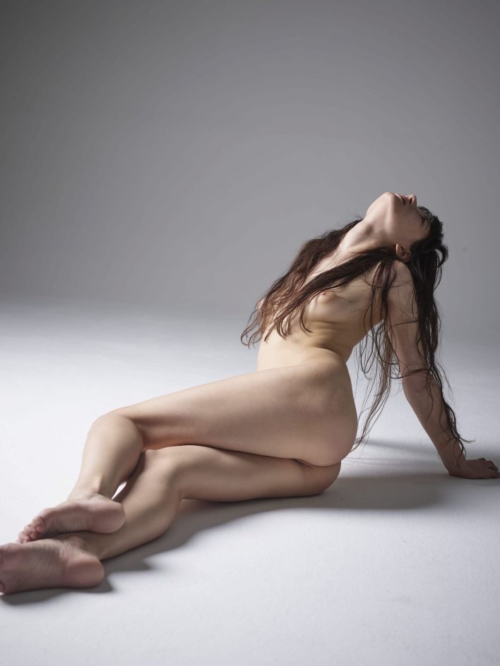 Katya V in Artistic Nudes. Thumbnail 11