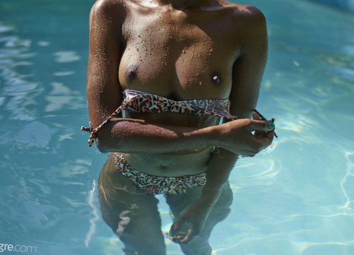 Katherina in Skinny Dipping. Thumbnail 18