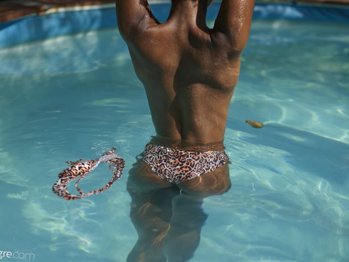 Katherina in Skinny Dipping. Thumbnail 36