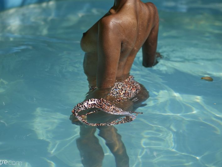Katherina in Skinny Dipping. Thumbnail 37