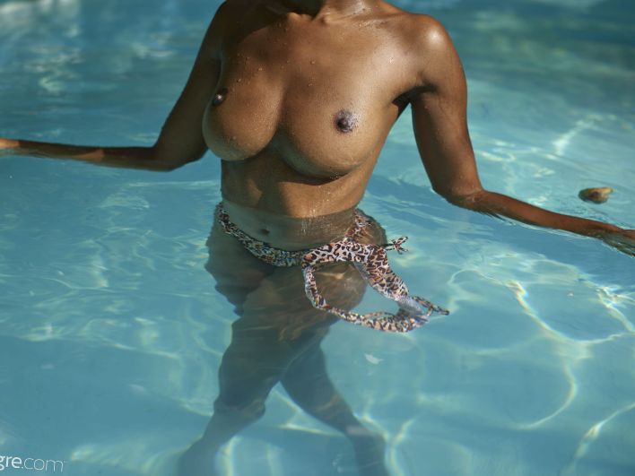 Katherina in Skinny Dipping. Thumbnail 39