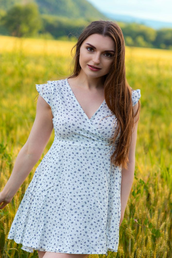 Julia K in In The Field. Thumbnail 4