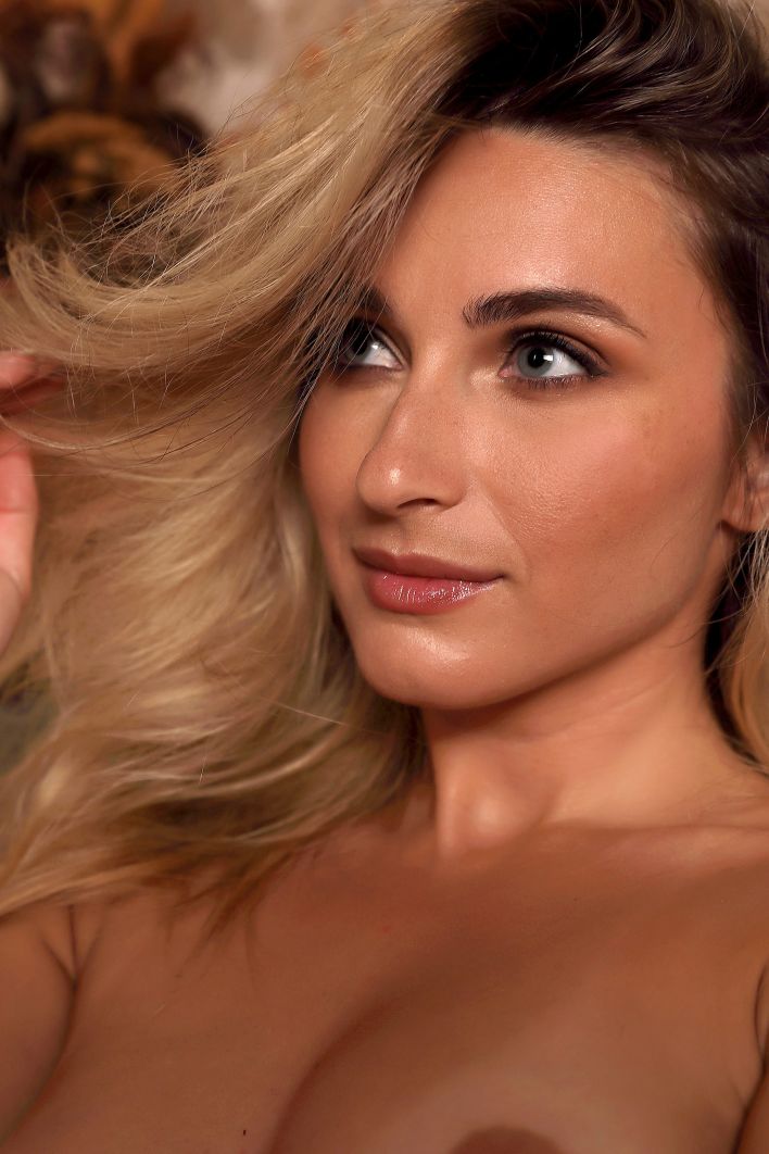 Cara Mell in Shoot Day Montage. Thumbnail 19