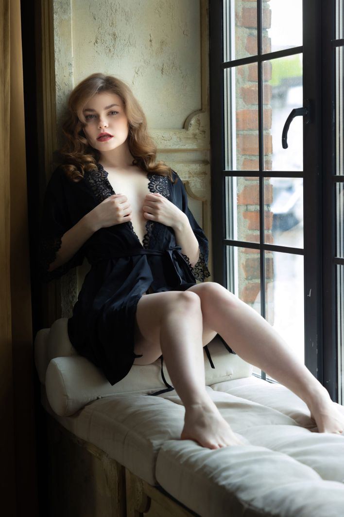 Julia Morozzi in Sensuous. Thumbnail 1