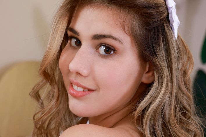 Marta Bella in Pink Package. Thumbnail 32