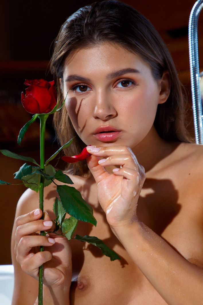 Ellie Luna in Rose Petal Bath. Thumbnail 7